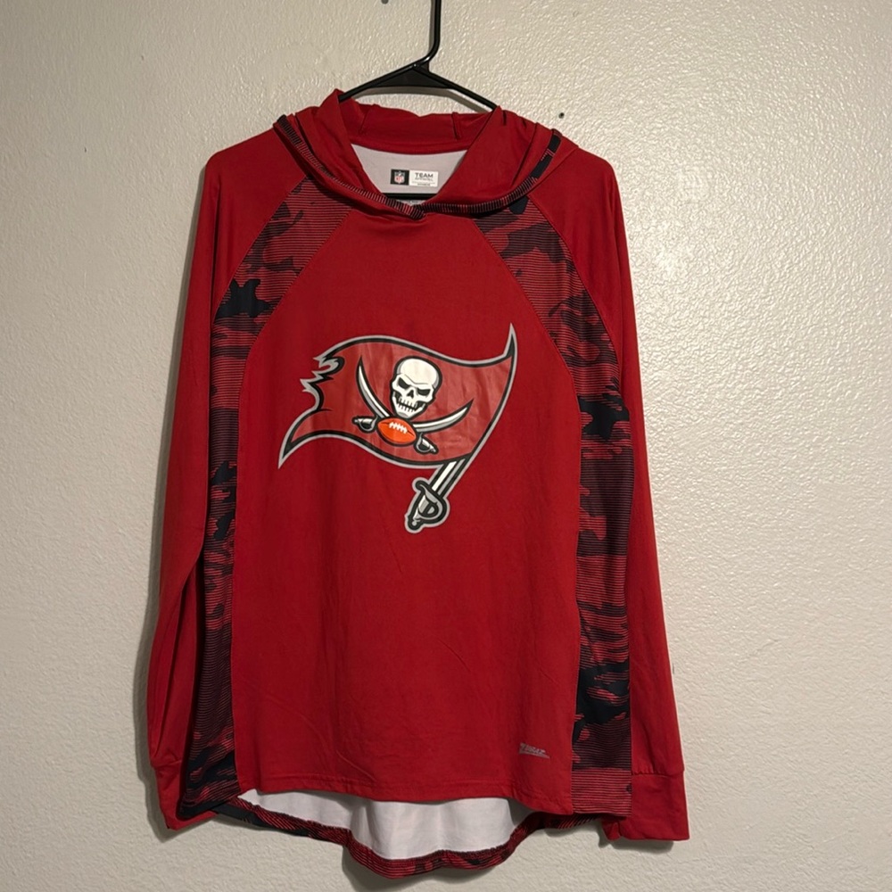 NFL Team Apparel Tampa Bay Buccaneers Lightweight Pullover Hoodie